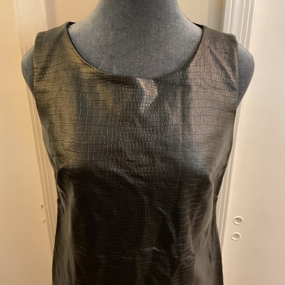 🧡 Sleeveless Faux Crocodile Skin Sheath Black Dress - Picture 2 of 4
